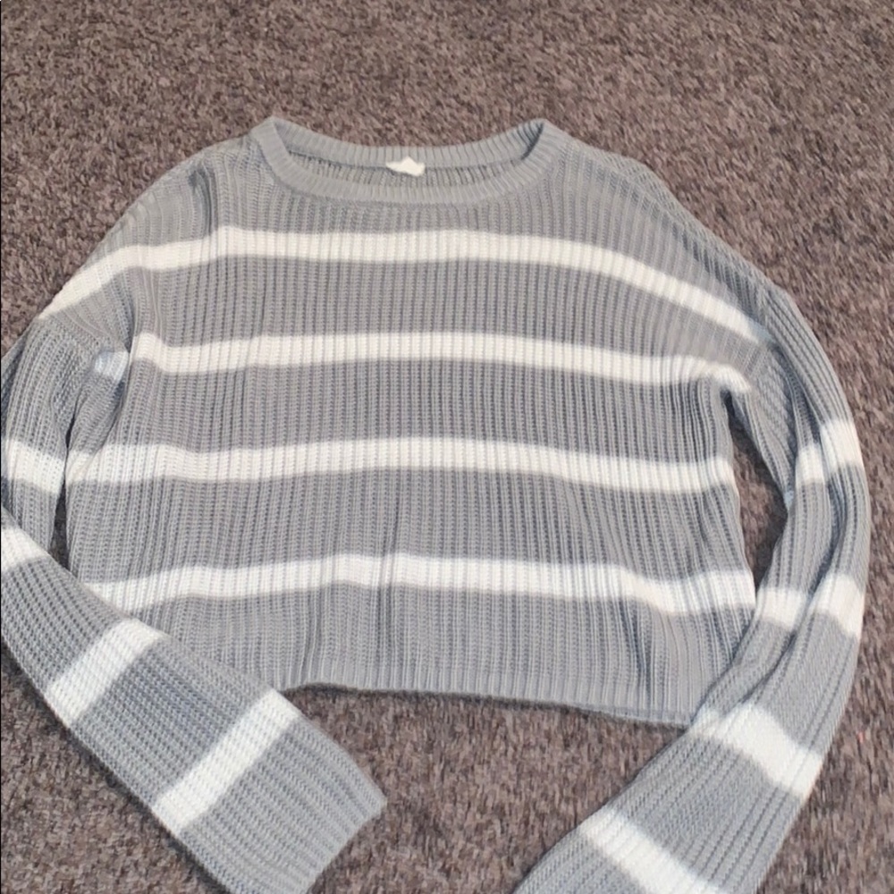 Cropped gray and white sweater